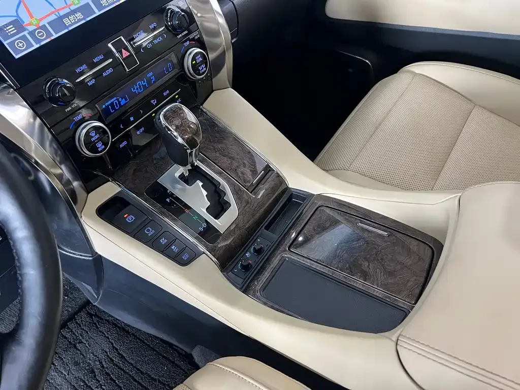 Toyota Alphard — фото 7
