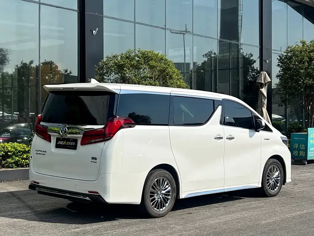 Toyota Alphard — фото 5