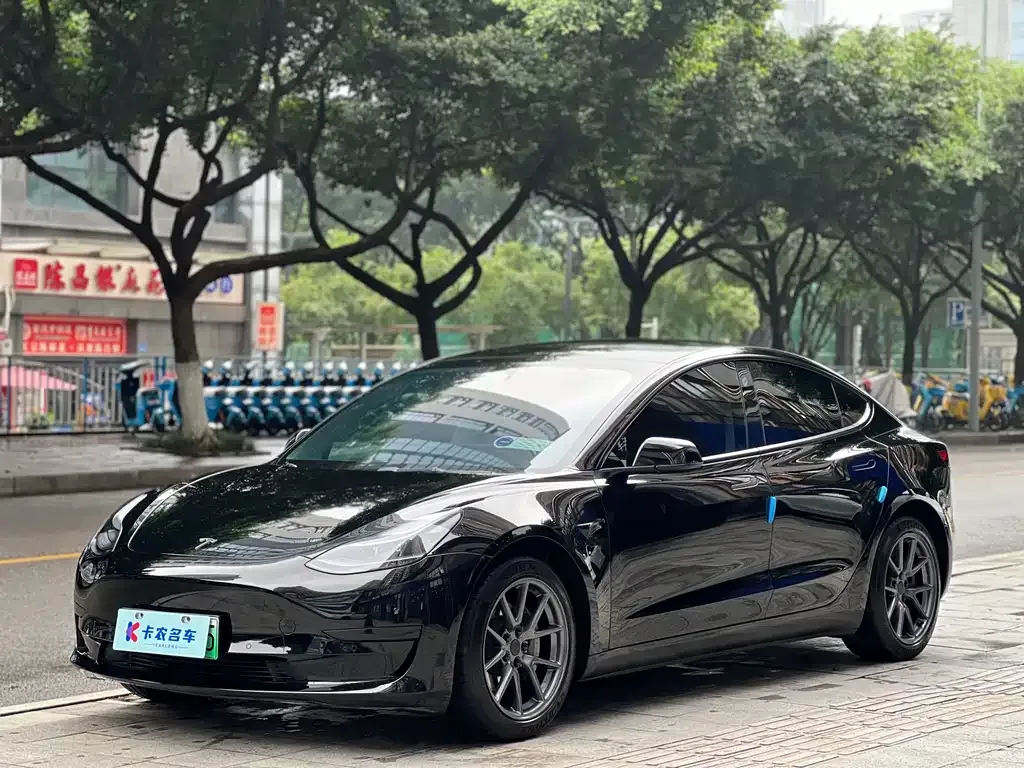 Tesla Model 3 — фото 1