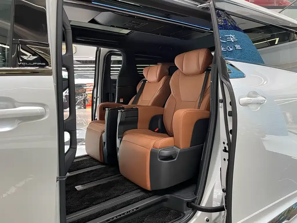 Toyota Vellfire — фото 10