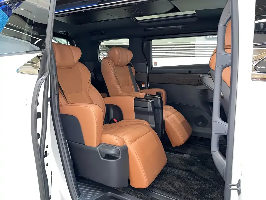 Toyota Vellfire — фото 2