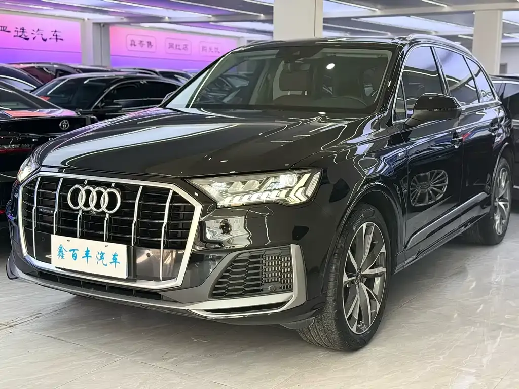 Audi Q7 — фото 1