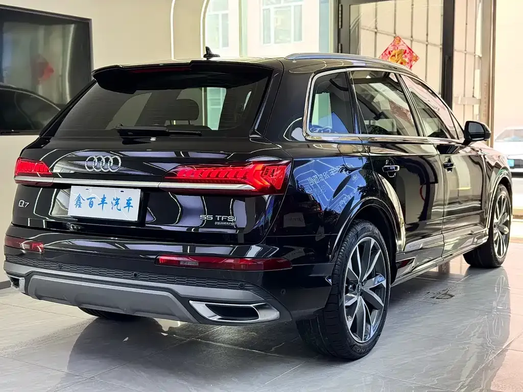 Audi Q7 — фото 10