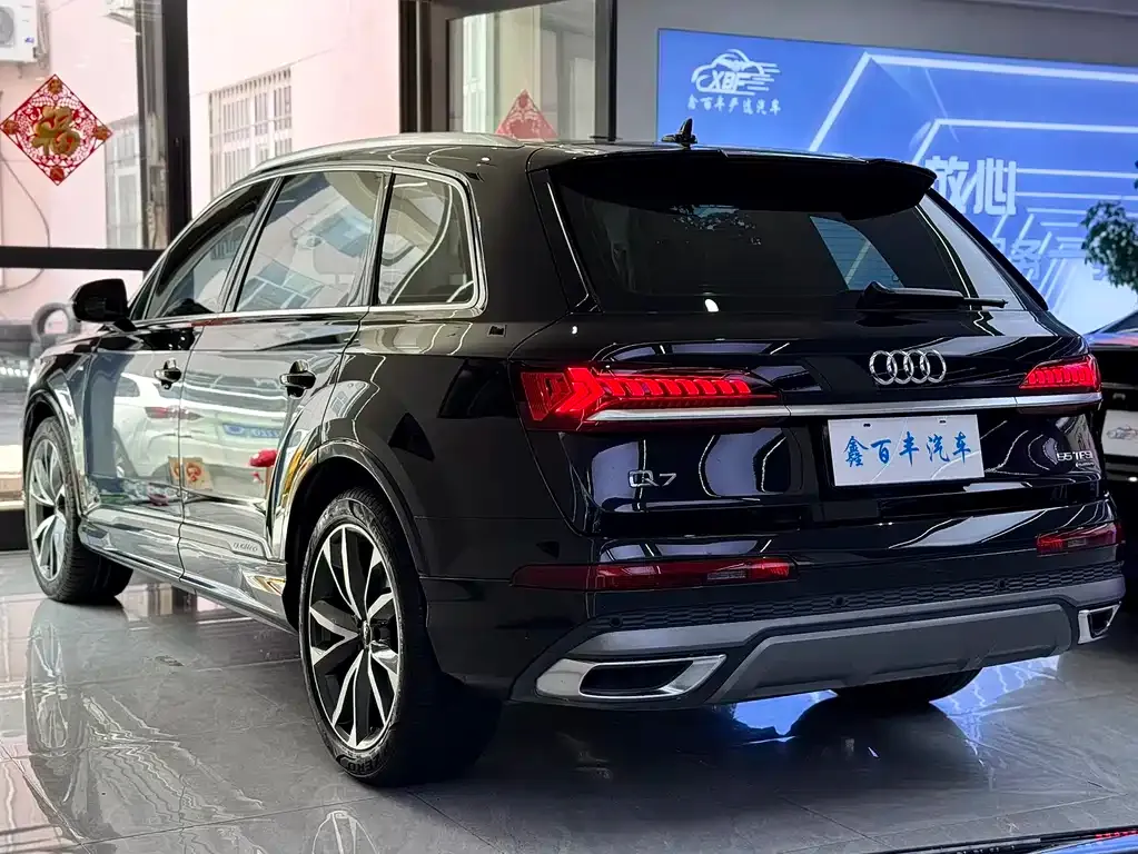 Audi Q7 — фото 9