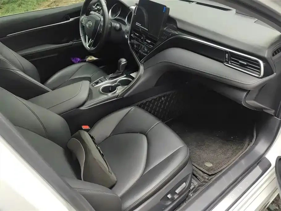 Toyota Camry — фото 3