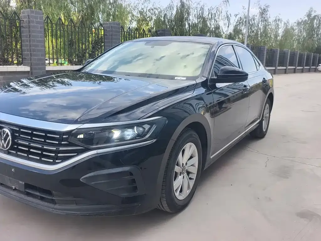 Volkswagen Passat — фото 1