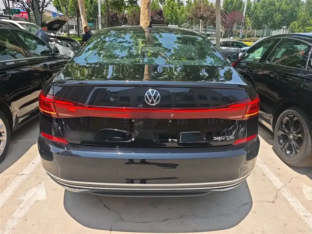 Volkswagen Passat — фото 10
