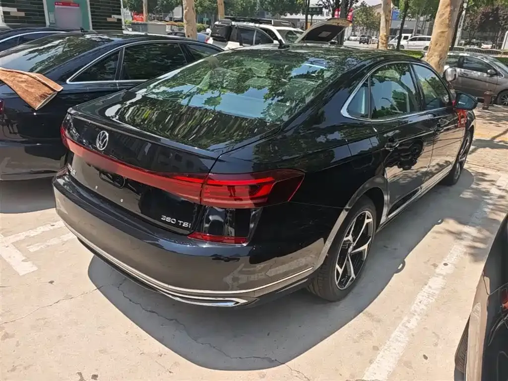 Volkswagen Passat — фото 8