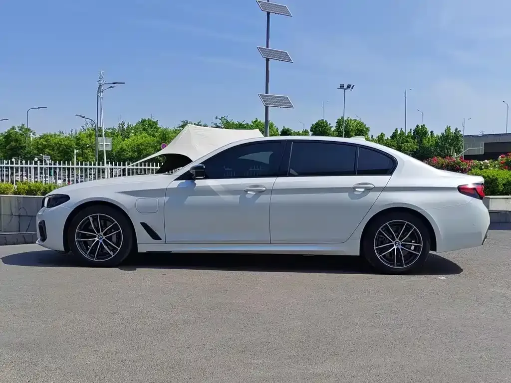 BMW 5 Series New Energy — фото 9
