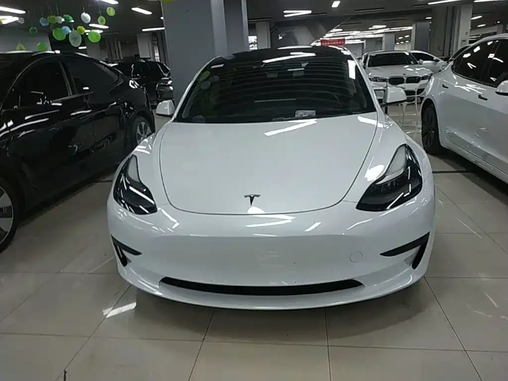 Tesla Model 3 — фото 5