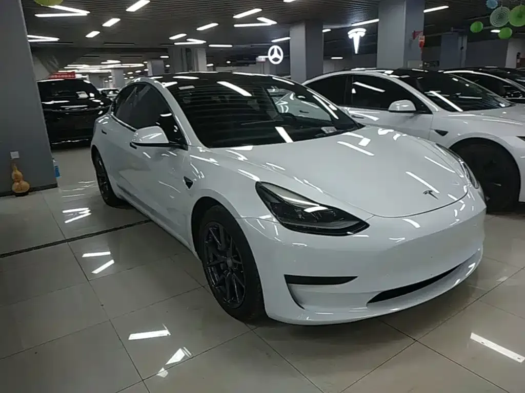 Tesla Model 3 — фото 10