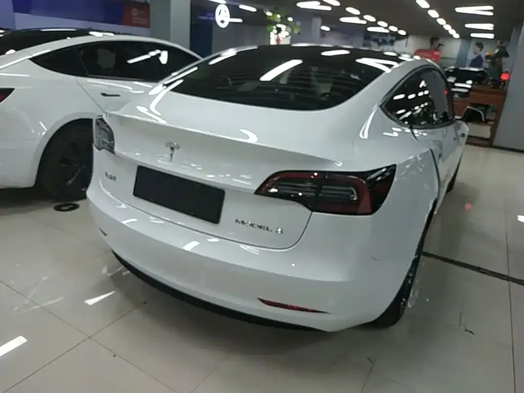 Tesla Model 3 — фото 4