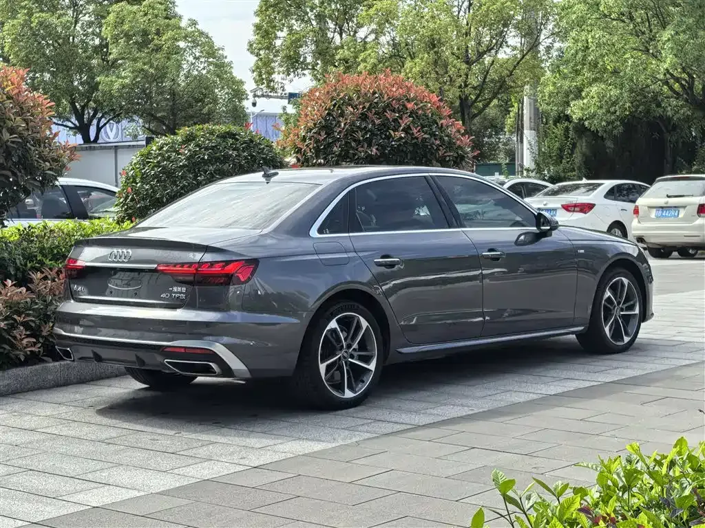Audi A4L — фото 2
