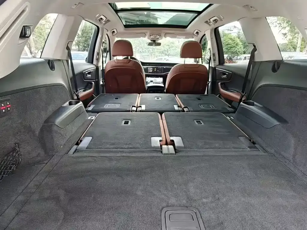Audi Q7 2022 из CN, фото 4