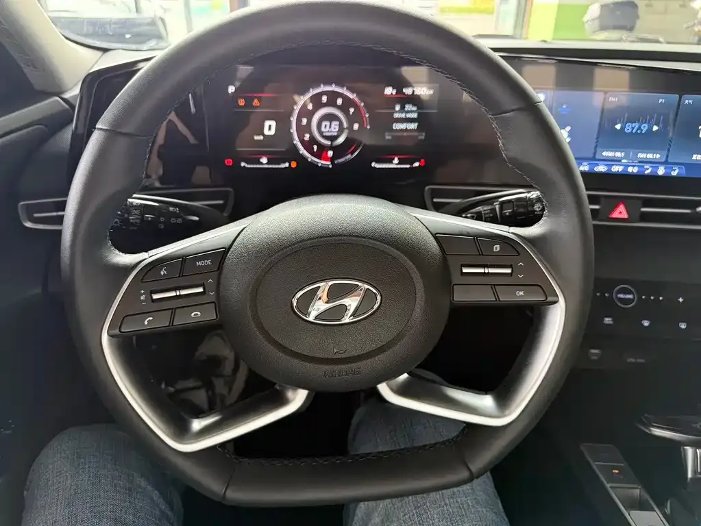Hyundai Elantra — фото 9