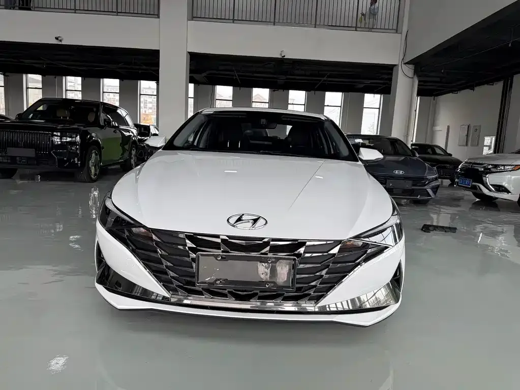Hyundai Elantra — фото 4