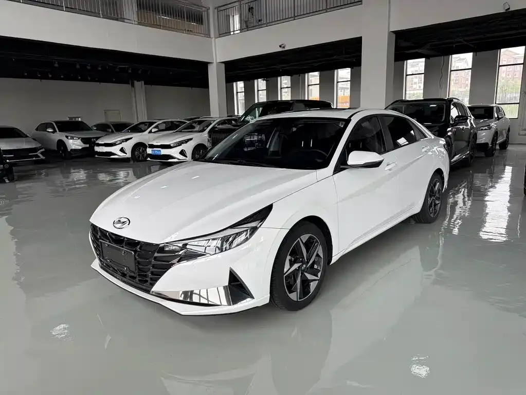 Hyundai Elantra — фото 5
