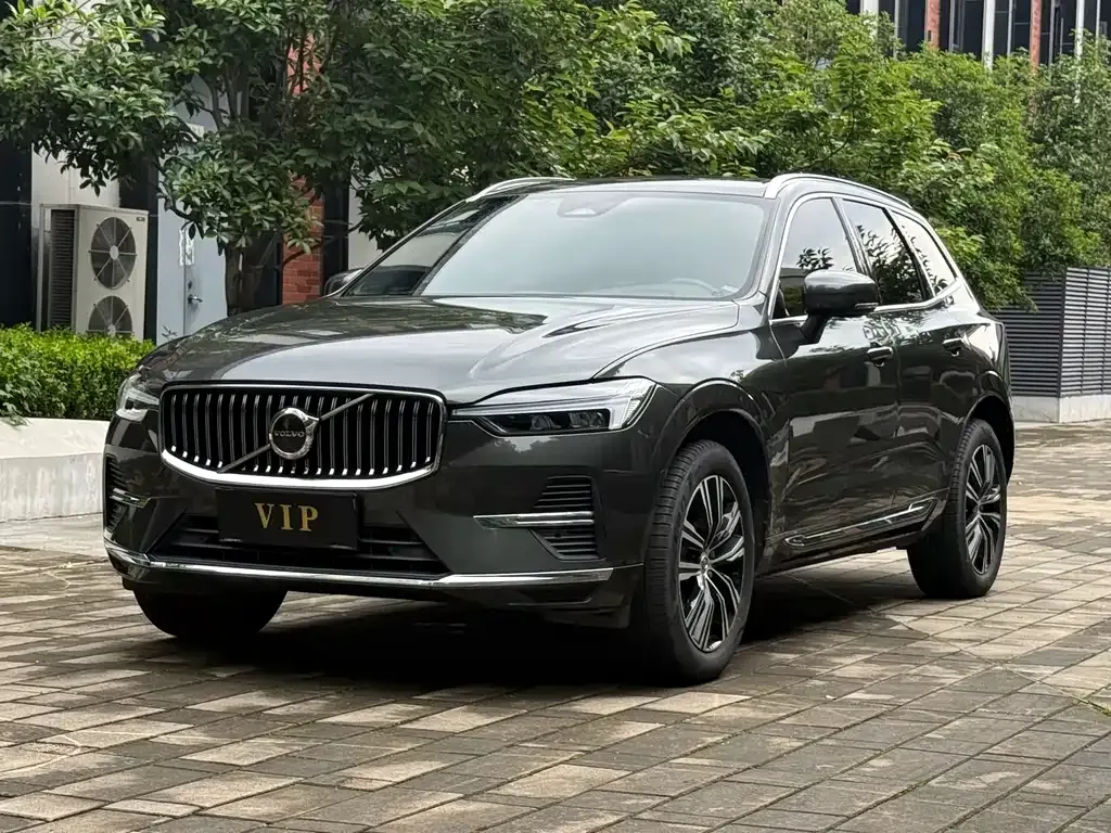 Volvo XC60 — фото 1
