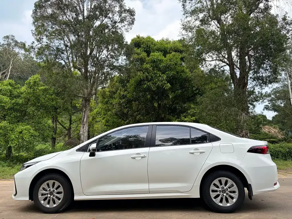 Toyota Corolla 2023 из CN, фото 8