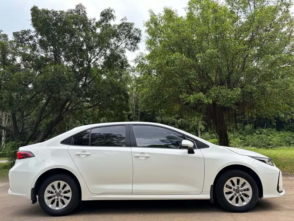 Toyota Corolla 2023 из CN, фото 10