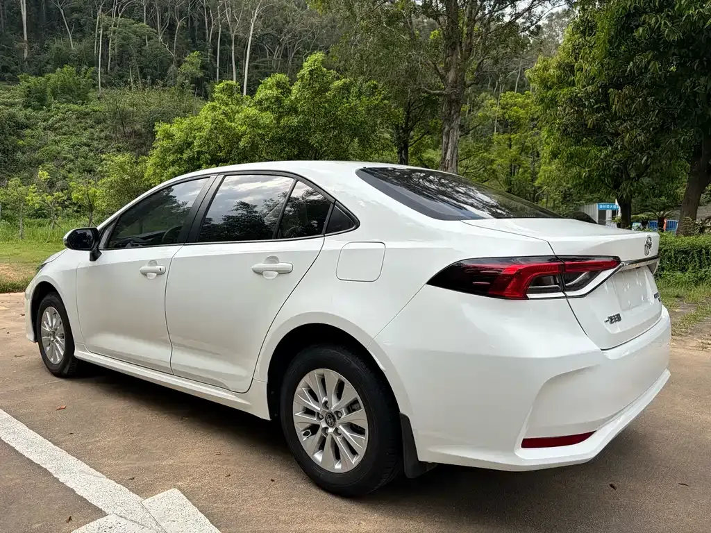 Toyota Corolla 2023 из CN, фото 3