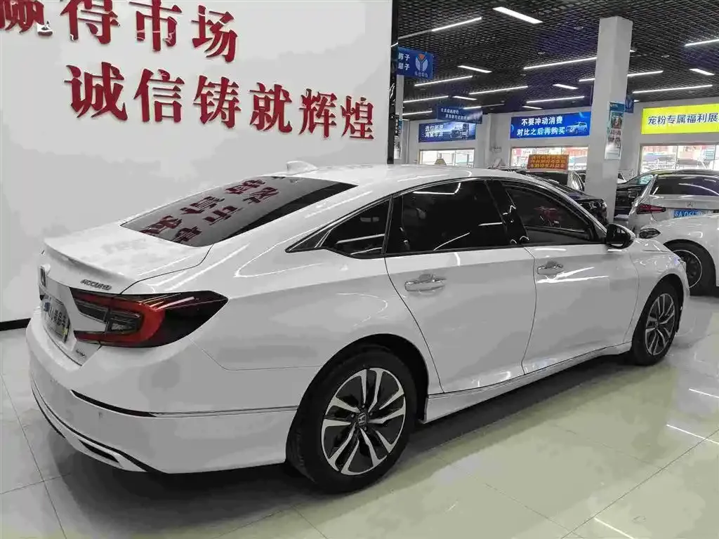 Honda Accord — фото 7
