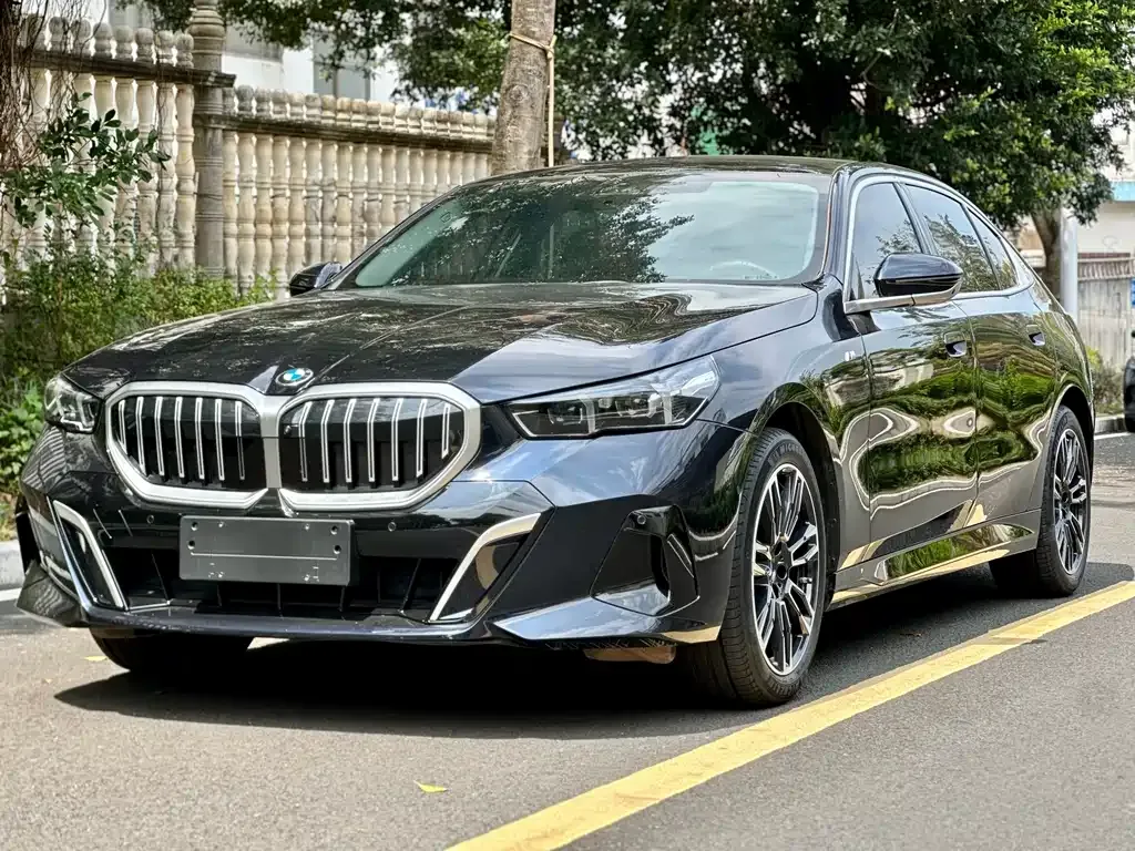 BMW 5 Series — фото 10