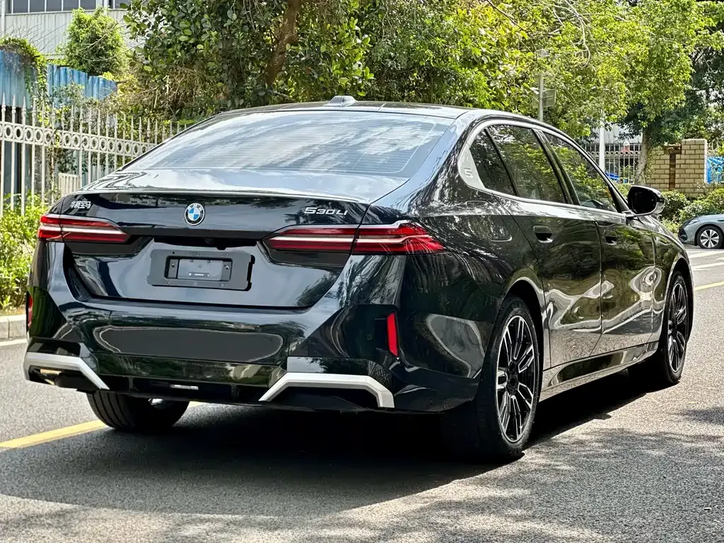 BMW 5 Series — фото 4