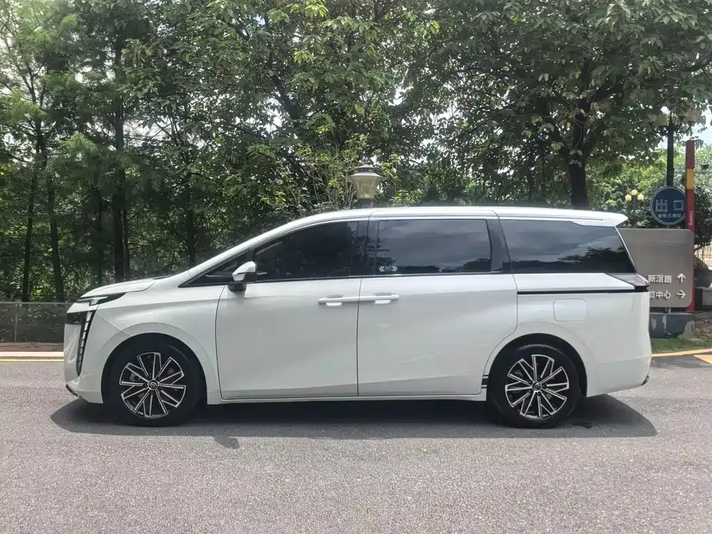 GAC Motor 传祺E8 PHEV — фото 9
