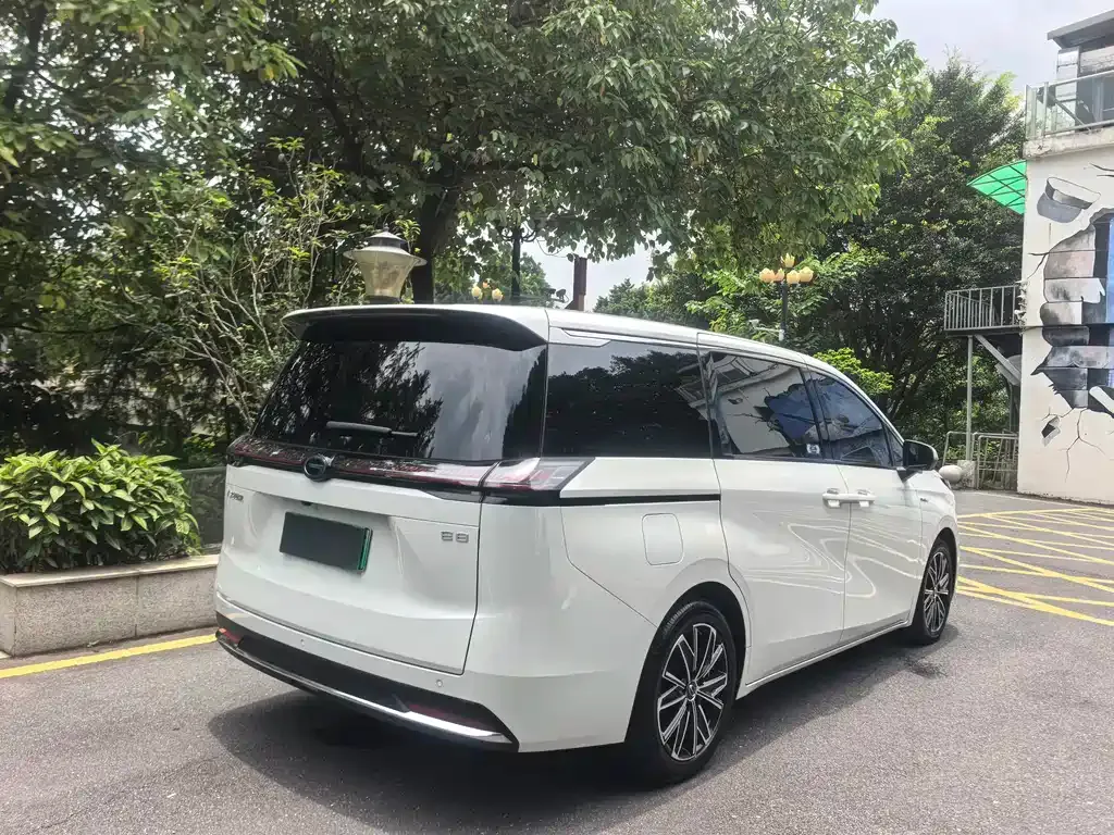 GAC Motor 传祺E8 PHEV — фото 10