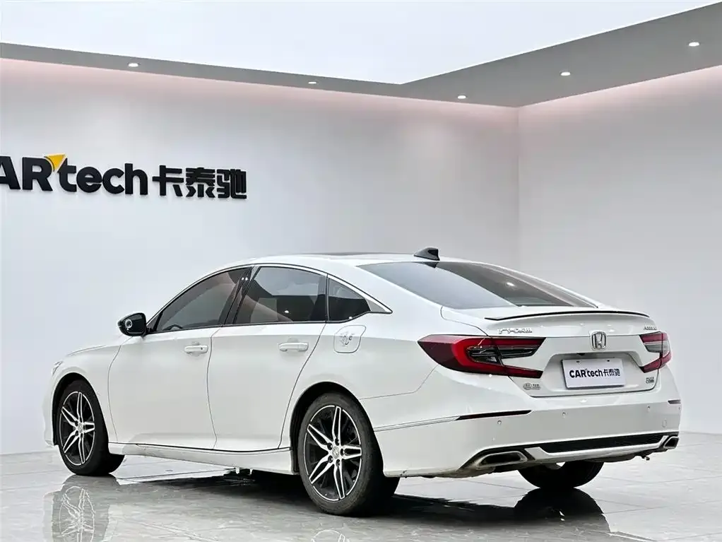 Honda Accord — фото 8