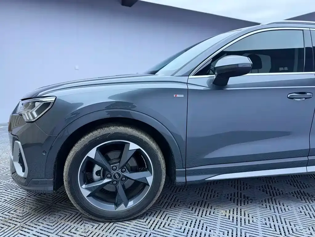 Audi Q3 — фото 8