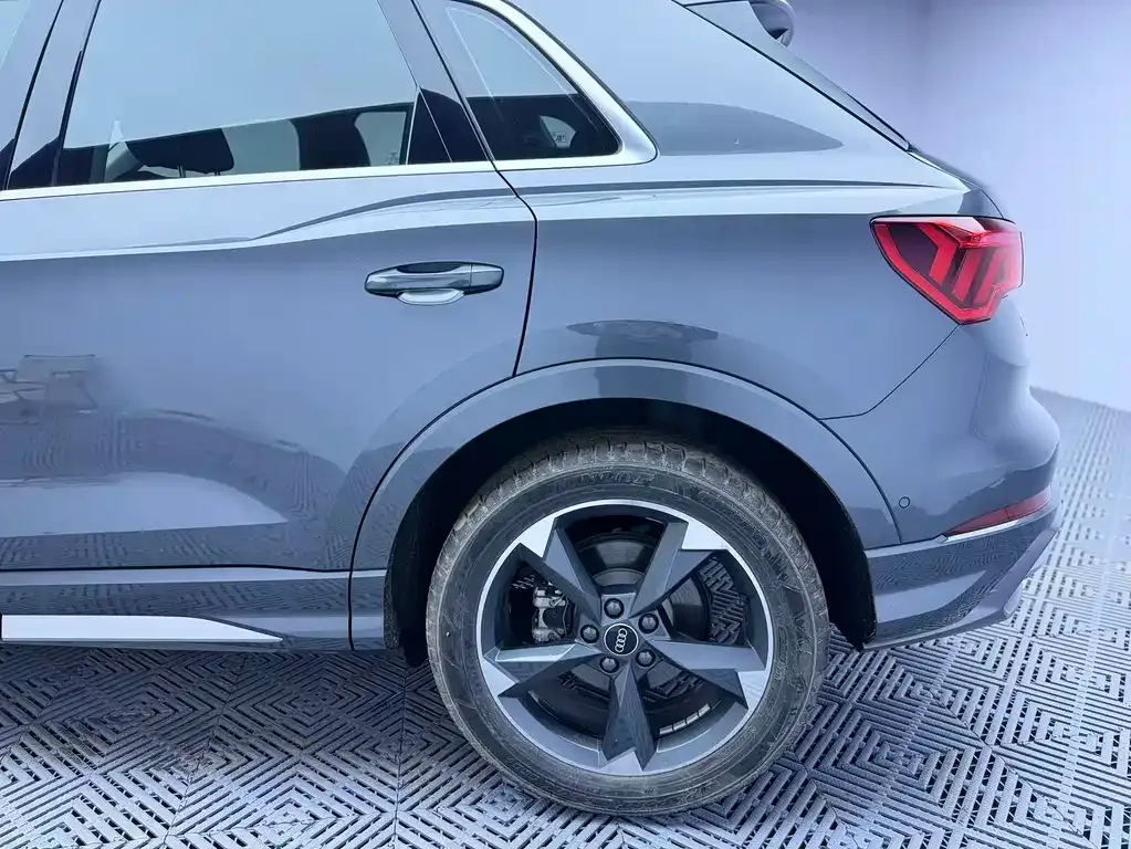 Audi Q3 — фото 6