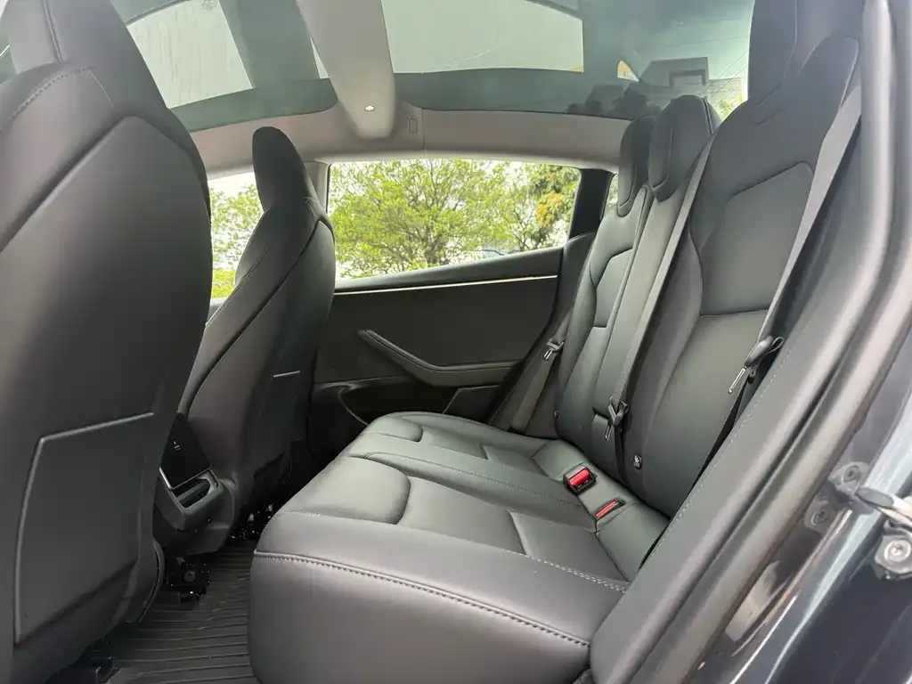 Tesla Model 3 — фото 3