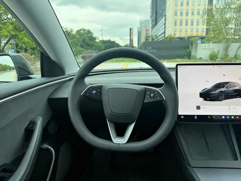 Tesla Model 3 — фото 2