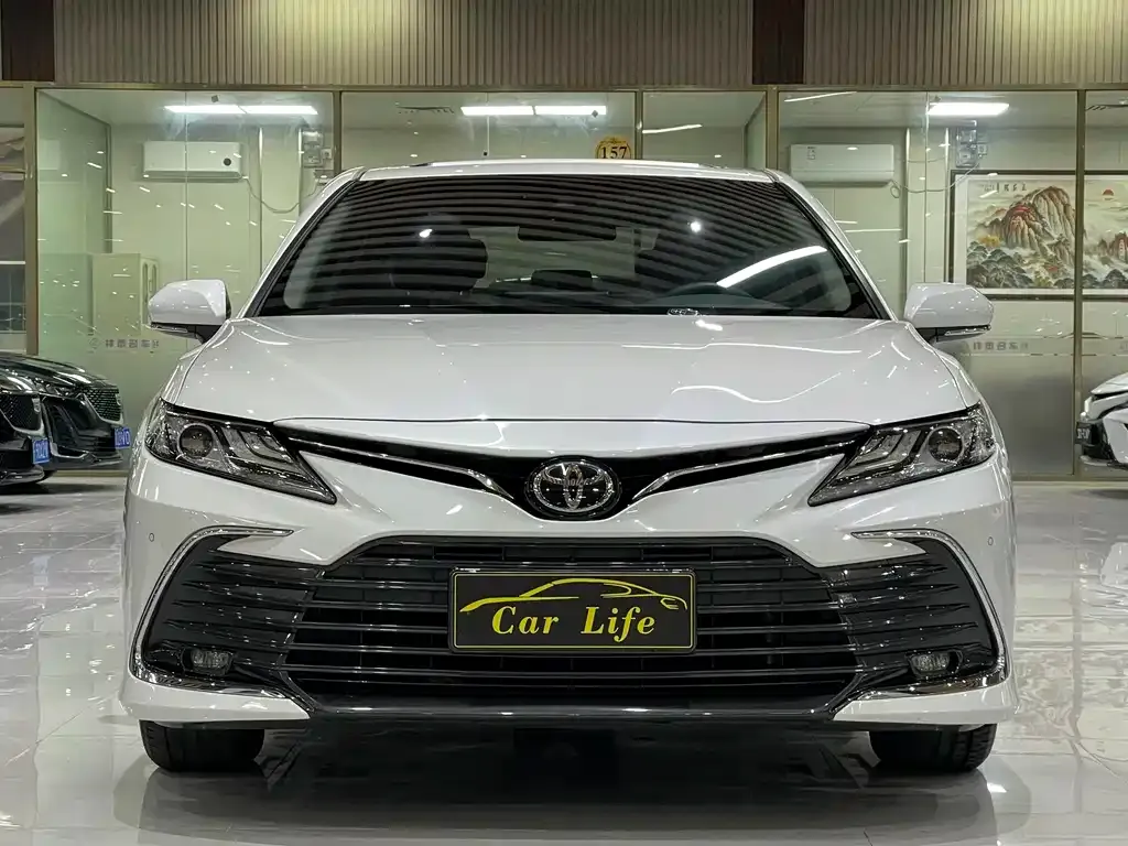 Toyota Camry — фото 2