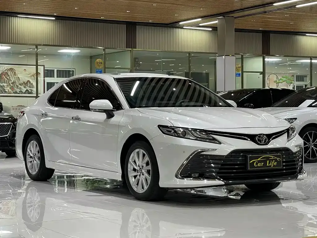 Toyota Camry — фото 5