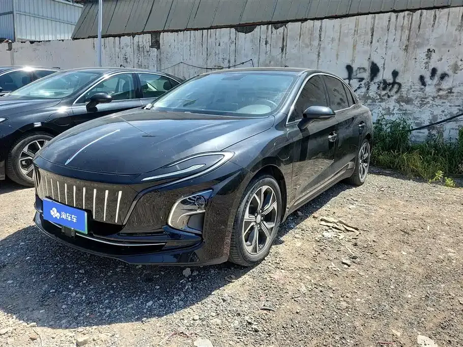 Hongqi E-QM5