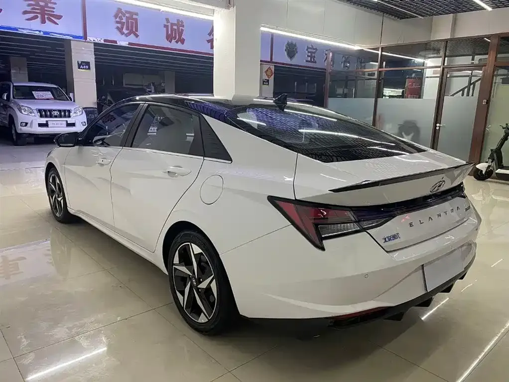 Hyundai Elantra — фото 9