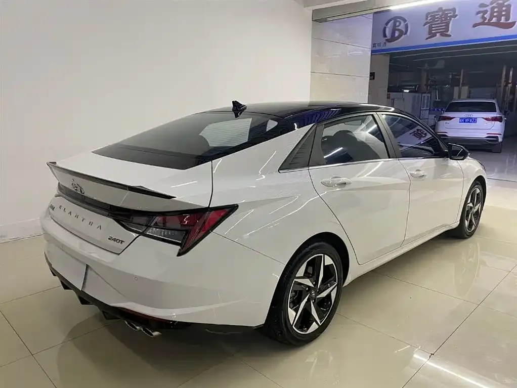 Hyundai Elantra — фото 3