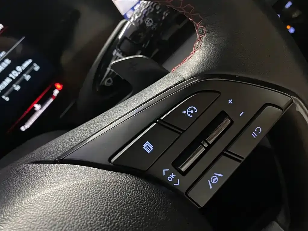Hyundai Elantra — фото 8
