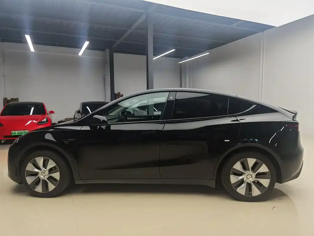 Tesla Model Y — фото 7