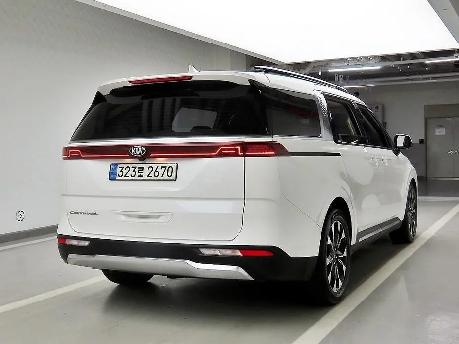 Kia Carnival — фото 4