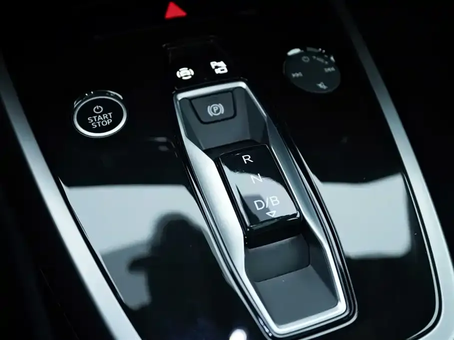 Audi Q4 e-tron — фото 9