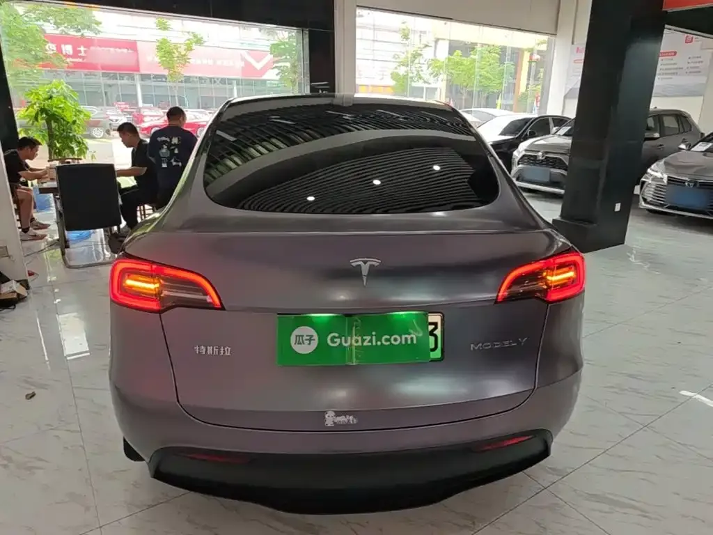 Tesla Model Y — фото 10