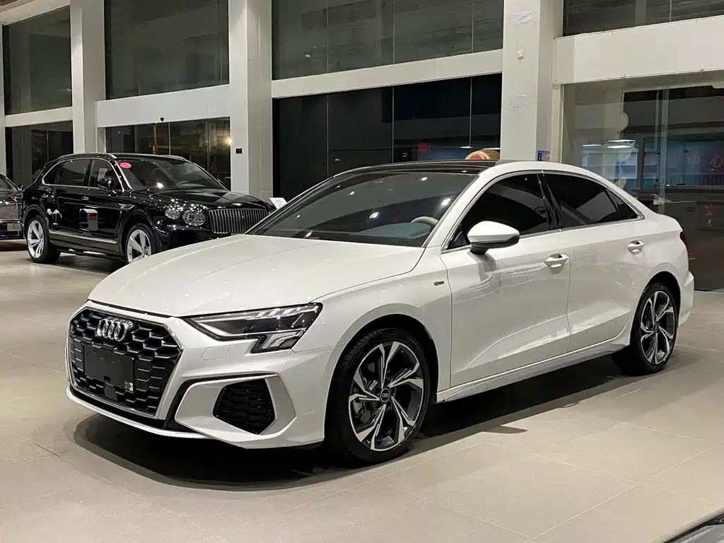 Audi A3 — фото 1