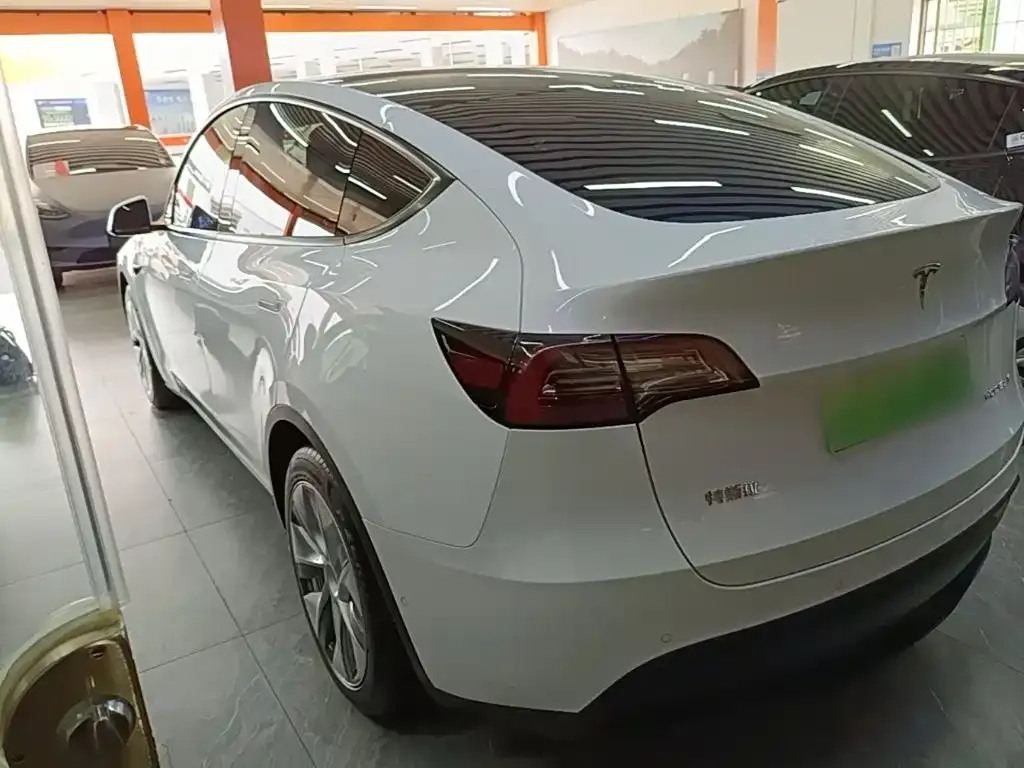 Tesla Model Y — фото 4