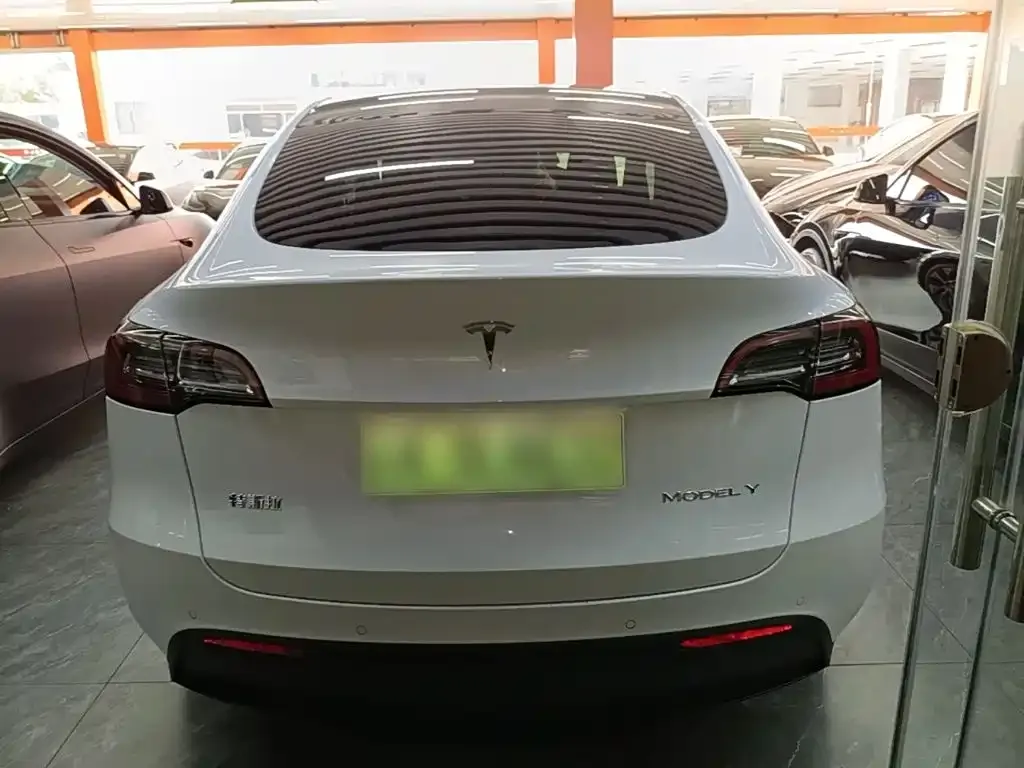 Tesla Model Y — фото 5