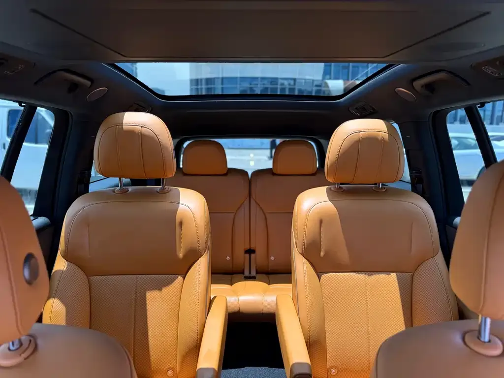Li Auto i8 — фото 7