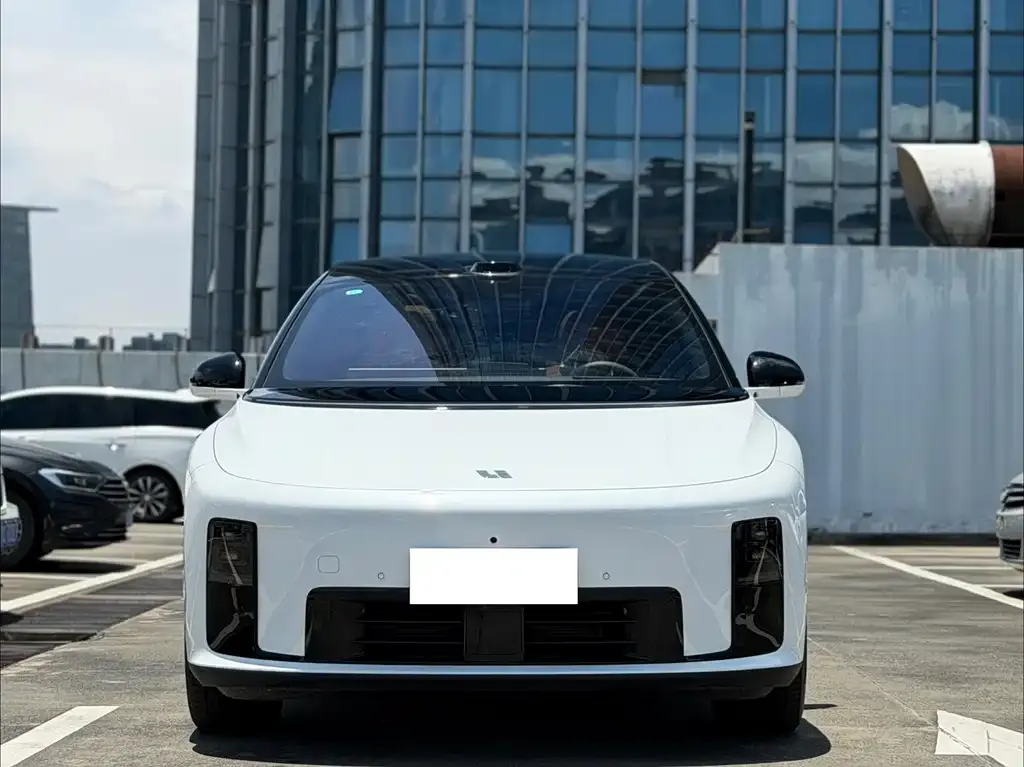 Li Auto i8 — фото 5